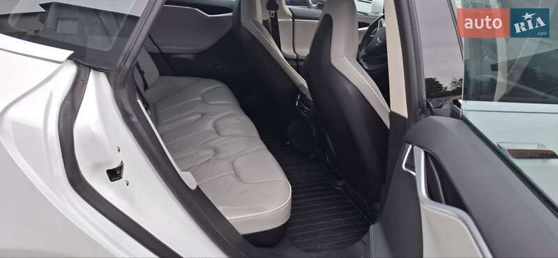 Ліфтбек Tesla Model S 2013 в Рівному