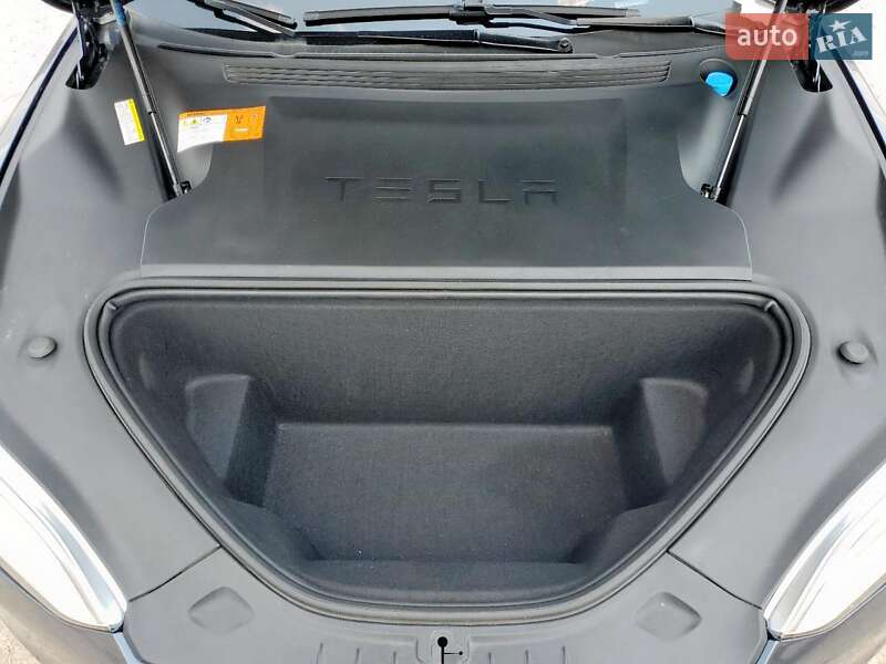 Лифтбек Tesla Model S 2016 в Хмельницком