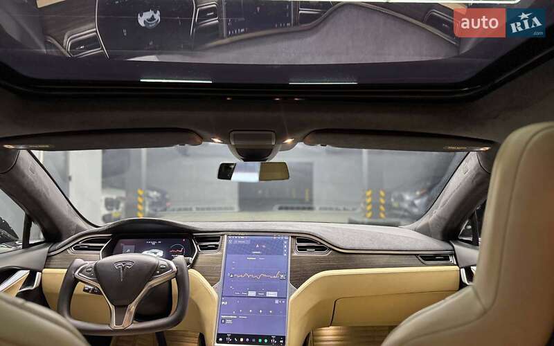 Ліфтбек Tesla Model S 2016 в Чернівцях
