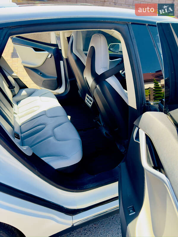 Лифтбек Tesla Model S 2013 в Ровно