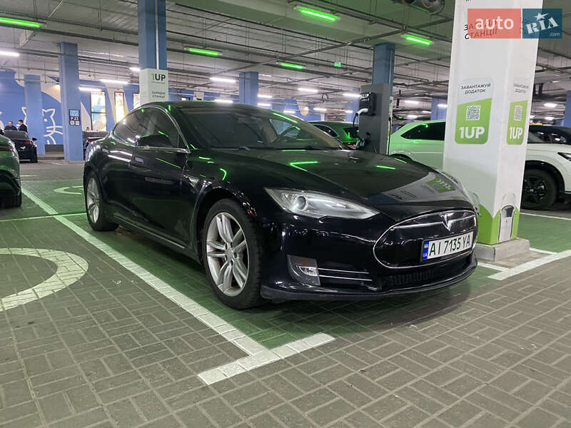Лифтбек Tesla Model S 2014 в Киеве