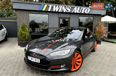 Лифтбек Tesla Model S 2015 в 