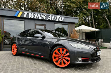 Лифтбек Tesla Model S 2015 в 