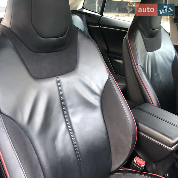 Ліфтбек Tesla Model S 2013 в Луцьку
