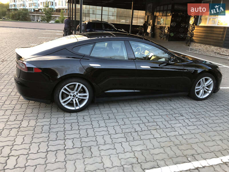 Ліфтбек Tesla Model S 2013 в Луцьку