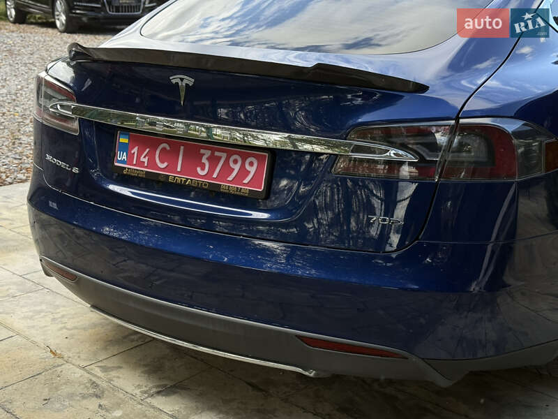 Ліфтбек Tesla Model S 2015 в Івано-Франківську