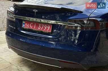 Лифтбек Tesla Model S 2015 в 