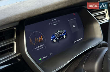 Лифтбек Tesla Model S 2015 в 