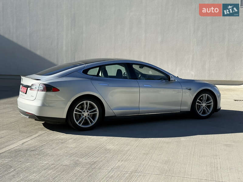 Лифтбек Tesla Model S 2013 в Луцке