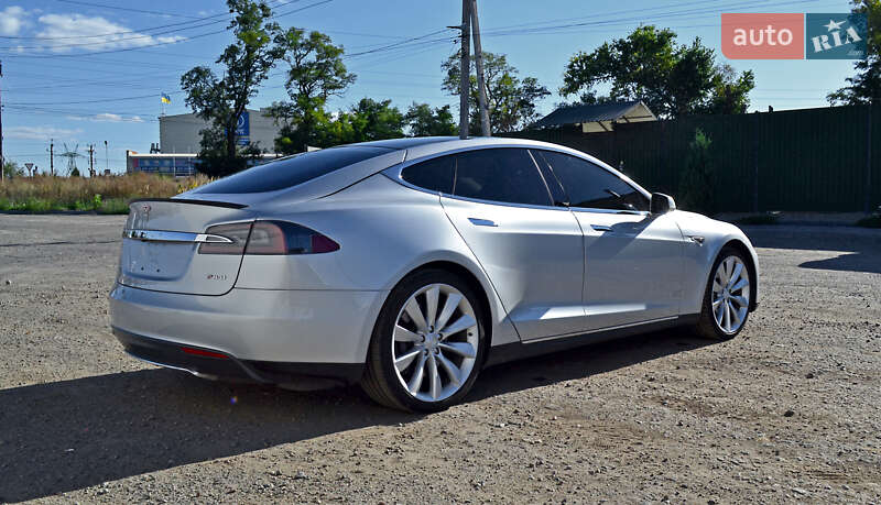Ліфтбек Tesla Model S 2013 в Святопетрівське
