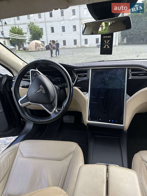 Ліфтбек Tesla Model S 2016 в Луцьку