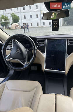 Лифтбек Tesla Model S 2016 в 