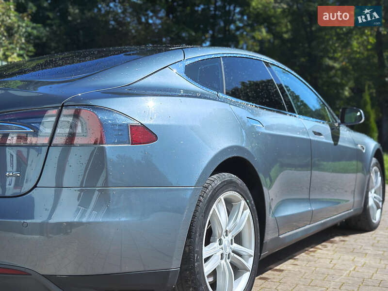Лифтбек Tesla Model S 2014 в Николаеве