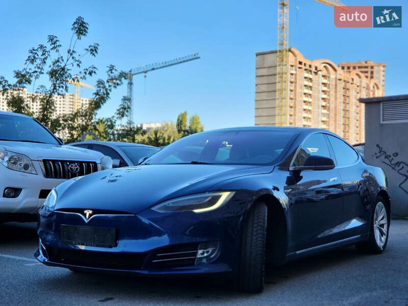 Ліфтбек Tesla Model S 2017 в Києві