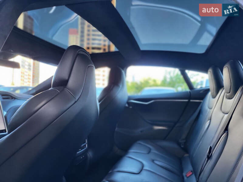 Ліфтбек Tesla Model S 2017 в Києві