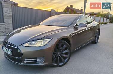 Ліфтбек Tesla Model S 2015 в Житомирі