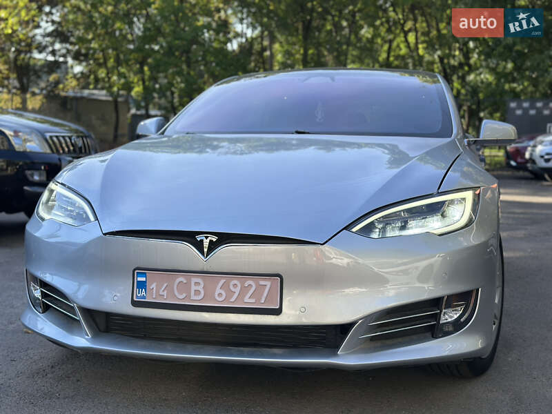 Ліфтбек Tesla Model S 2017 в Львові