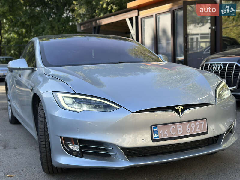 Ліфтбек Tesla Model S 2017 в Львові