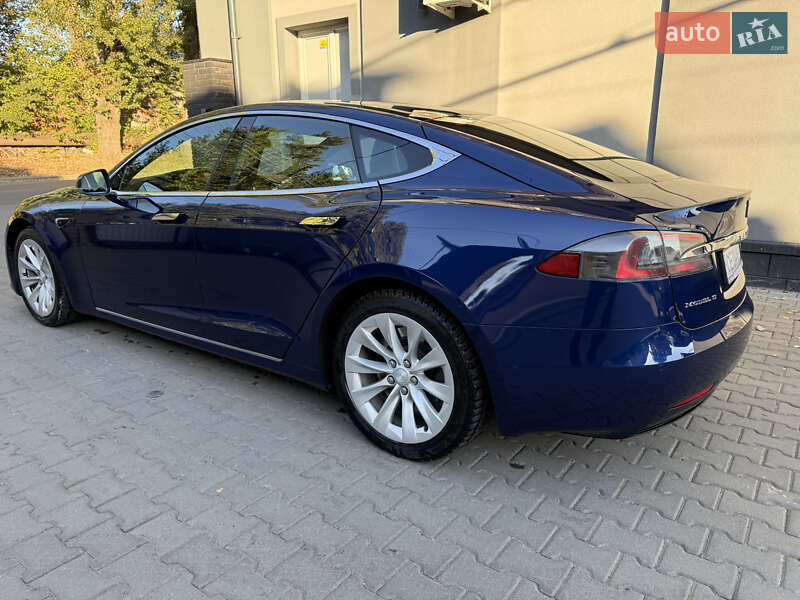 Ліфтбек Tesla Model S 2017 в Чернівцях