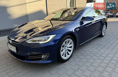 Ліфтбек Tesla Model S 2017 в Чернівцях