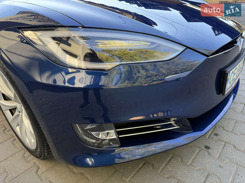 Ліфтбек Tesla Model S 2017 в Чернівцях