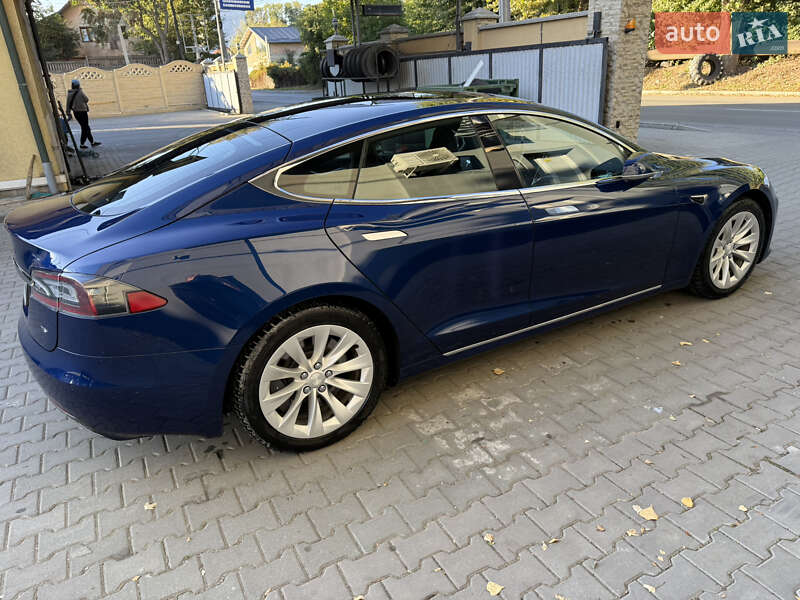 Ліфтбек Tesla Model S 2017 в Чернівцях