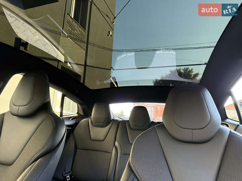 Ліфтбек Tesla Model S 2017 в Чернівцях