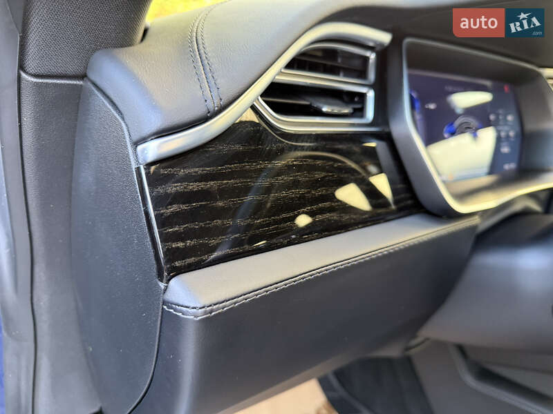 Ліфтбек Tesla Model S 2017 в Чернівцях