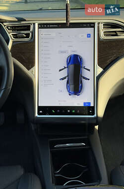 Лифтбек Tesla Model S 2017 в 