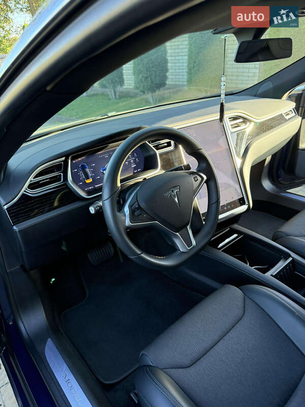 Ліфтбек Tesla Model S 2017 в Чернівцях