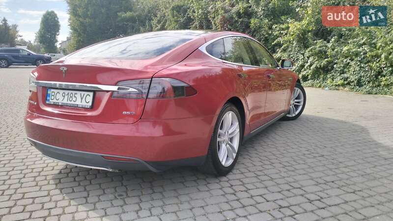 Лифтбек Tesla Model S 2015 в Львове