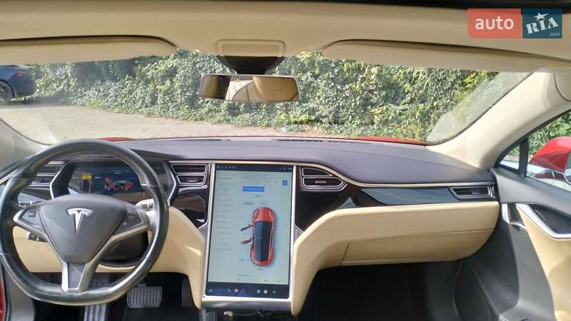 Лифтбек Tesla Model S 2015 в Львове