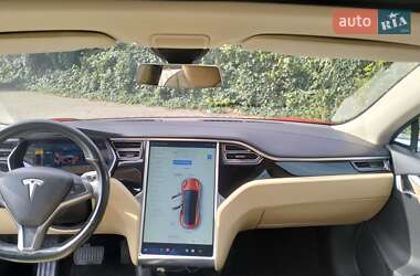 Лифтбек Tesla Model S 2015 в 