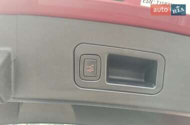 Лифтбек Tesla Model S 2015 в 