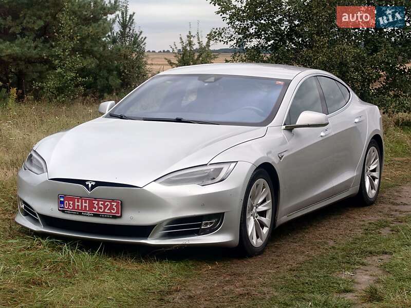 Лифтбек Tesla Model S 2016 в Луцке