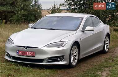 Лифтбек Tesla Model S 2016 в 