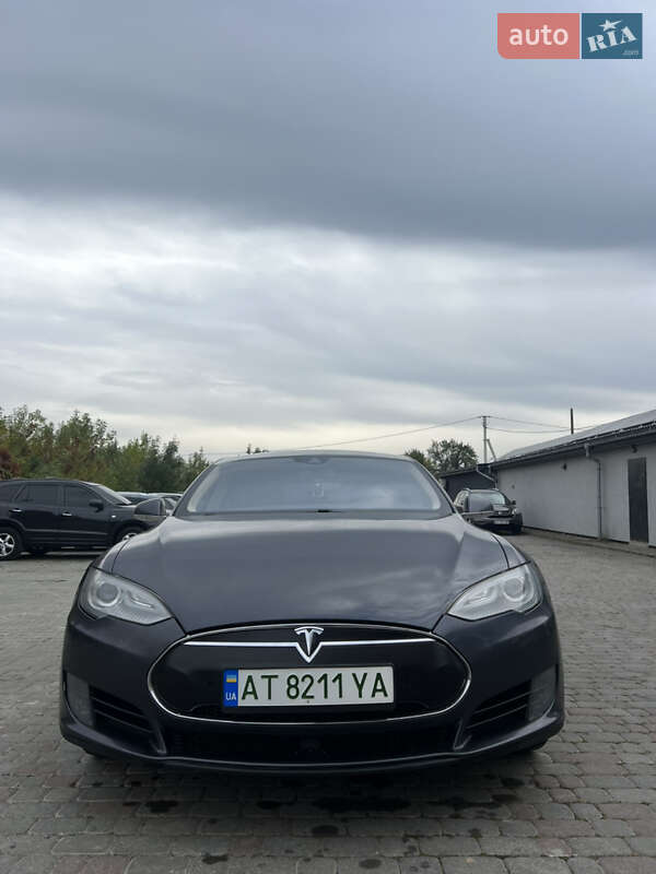 Ліфтбек Tesla Model S 2015 в Калуші