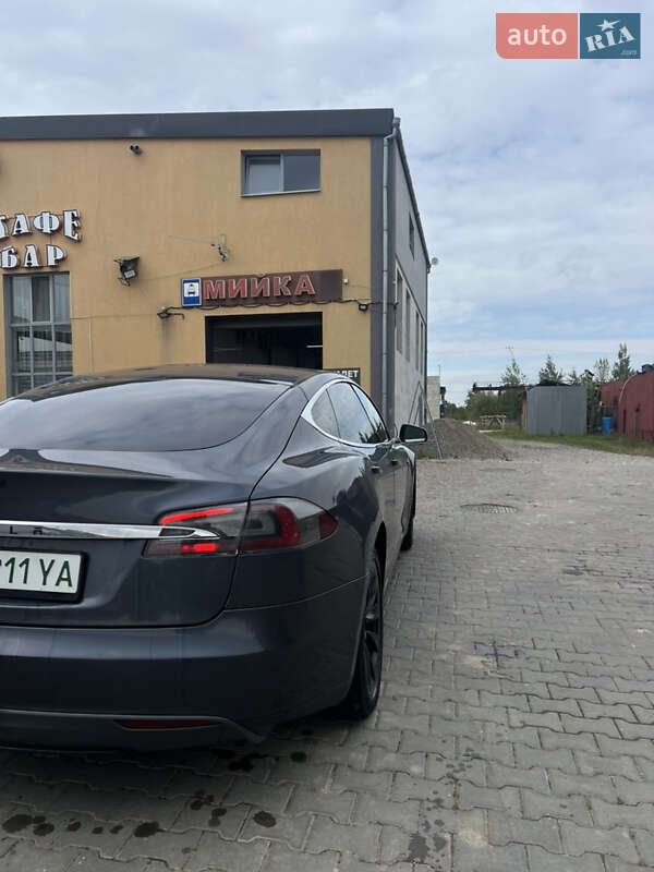 Ліфтбек Tesla Model S 2015 в Калуші