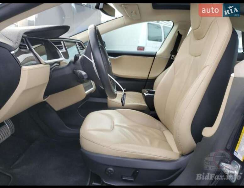 Ліфтбек Tesla Model S 2013 в Києві