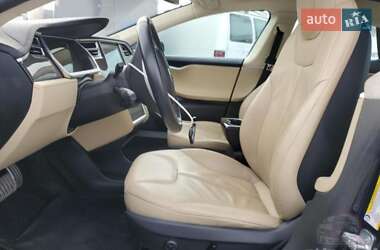 Лифтбек Tesla Model S 2013 в 