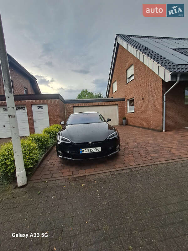 Tesla Model S 2019