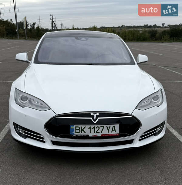 Ліфтбек Tesla Model S 2016 в Рівному