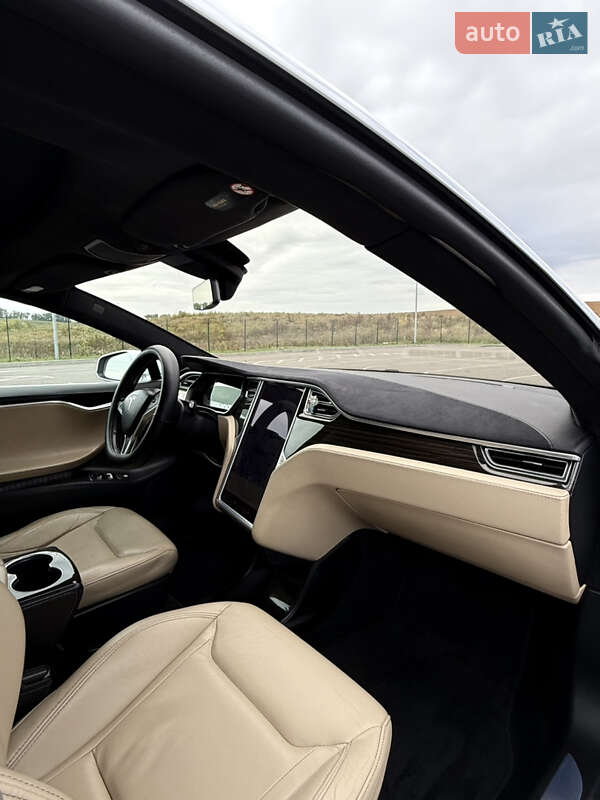 Ліфтбек Tesla Model S 2016 в Рівному