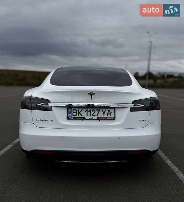 Ліфтбек Tesla Model S 2016 в Рівному