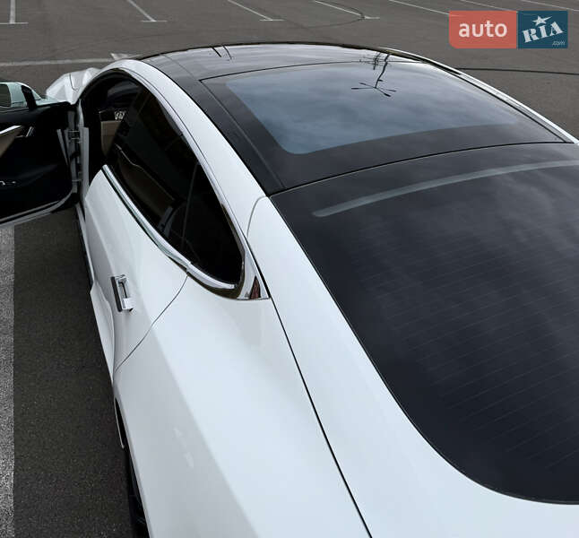 Ліфтбек Tesla Model S 2016 в Рівному
