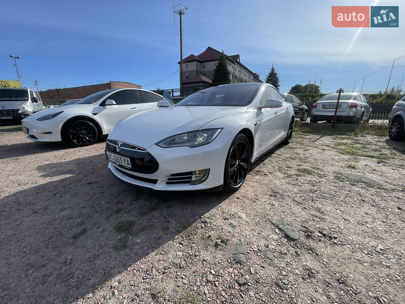 Лифтбек Tesla Model S 2016 в Луцке