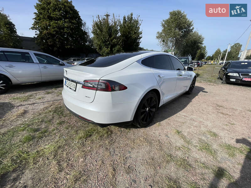 Лифтбек Tesla Model S 2016 в Луцке