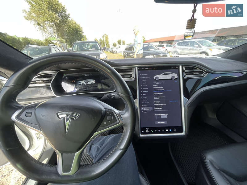 Лифтбек Tesla Model S 2016 в Луцке