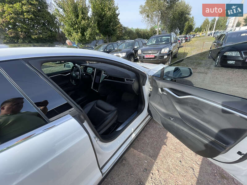 Лифтбек Tesla Model S 2016 в Луцке