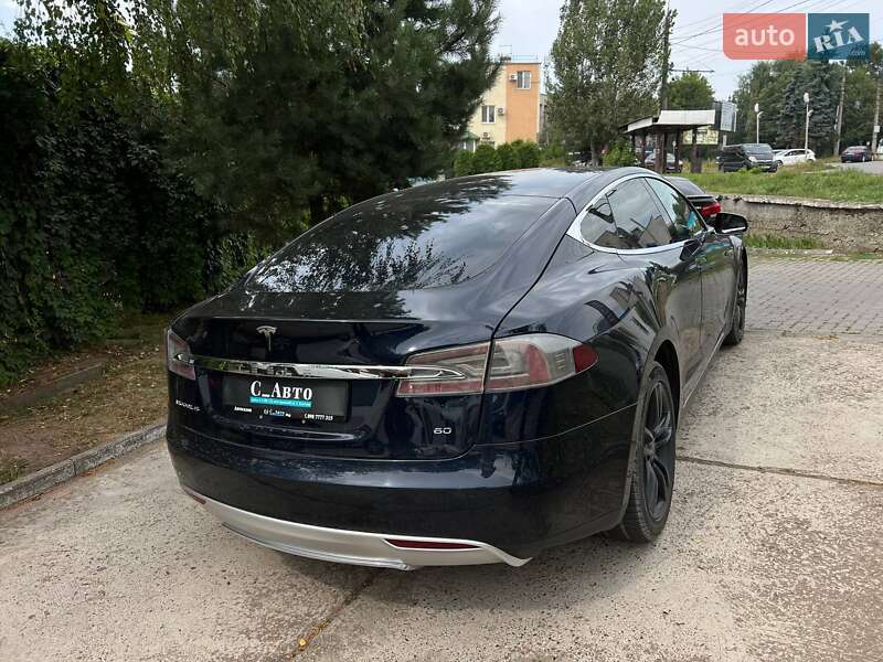 Лифтбек Tesla Model S 2014 в Черновцах